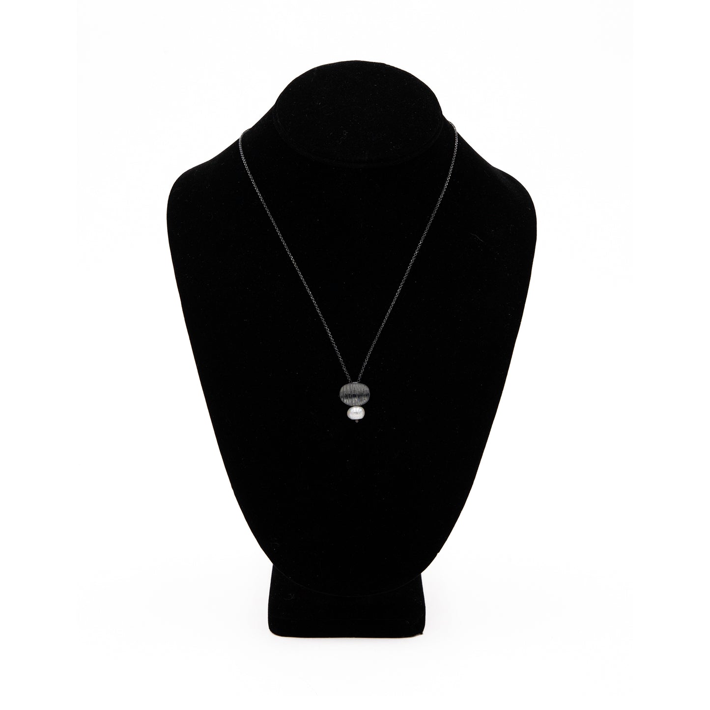 Oval I Pearl Necklace