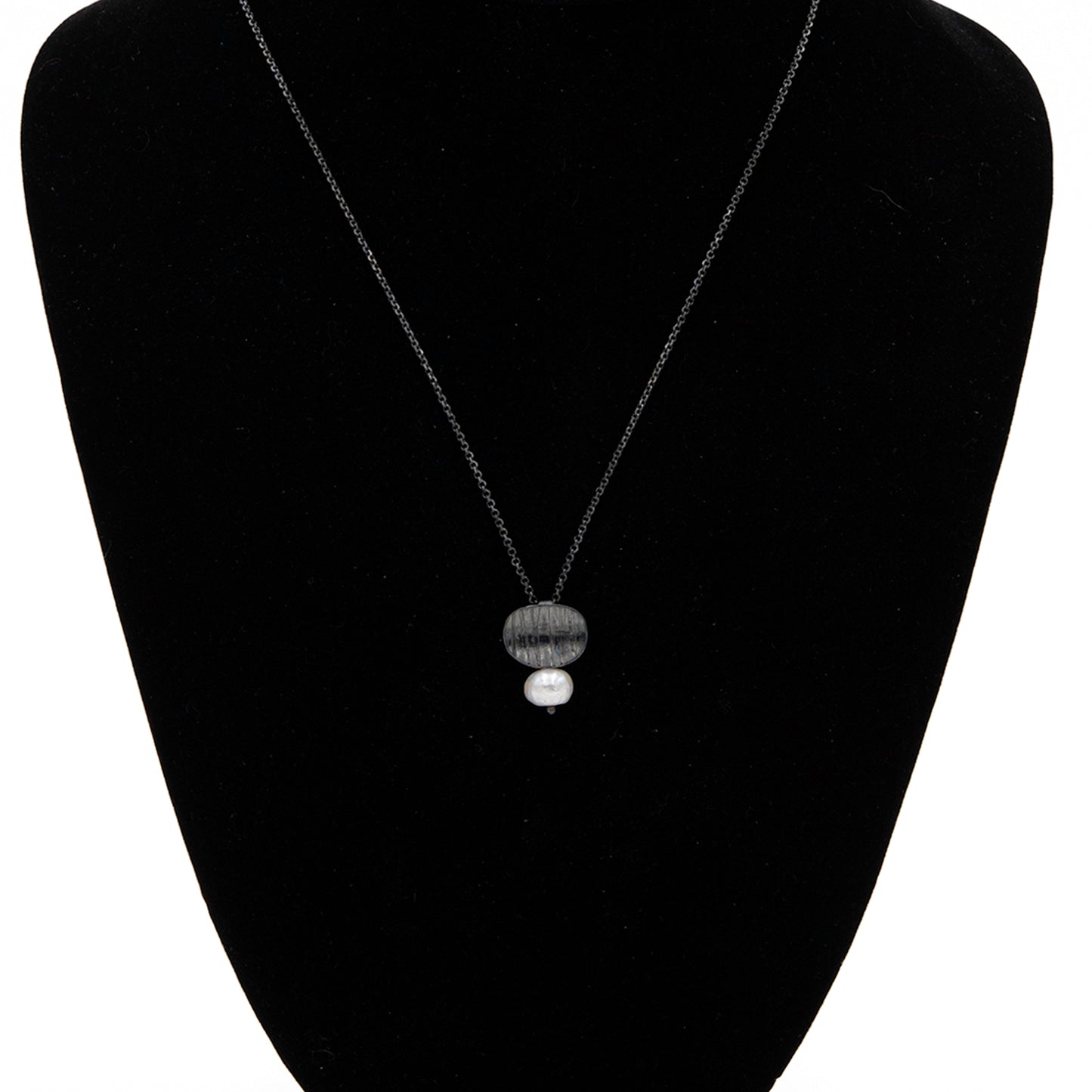Oval I Pearl Necklace