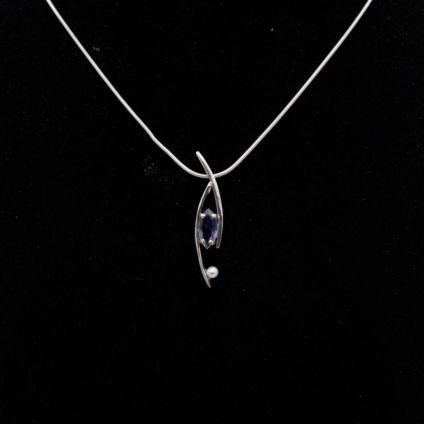 Sterling Silver Pendant with Iolite & Pearl – 103746